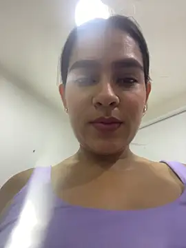 Snapshot of Valery_lux16 chatting on February 8, 6:05 pm Valery lux16 online show from February 8, 6:05 pm