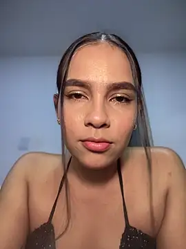 Snapshot of Valery_lux16 chatting on February 21, 10:01 pm Valery lux16 online show from February 21, 10:01 pm