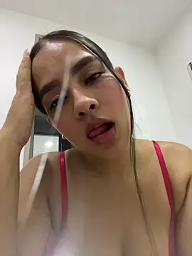 Snapshot of Valery_lux16 chatting on February 6, 3:30 pm Valery lux16 online show from February 6, 3:30 pm