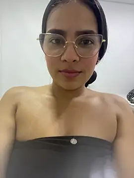 Snapshot of Valery_lux16 chatting on February 8, 3:48 am Valery lux16 online show from February 8, 3:48 am