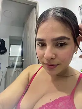 Snapshot of Valery_lux16 chatting on February 14, 3:34 pm Valery lux16 online show from February 14, 3:34 pm