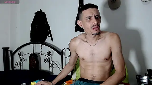 LATINO27CM online show from May 18, 2:23 am