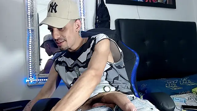 LATINO27CM online show from June 26, 12:27 am