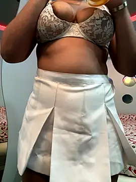 Snapshot of Lolalopez746 chatting on October 25, 6:12 am Lolalopez746 online show from October 25, 6:12 am