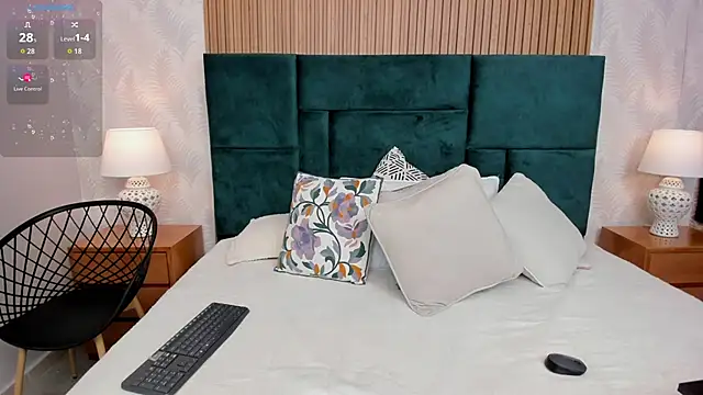 Amber kiss  online show from December 3, 6:40 pm