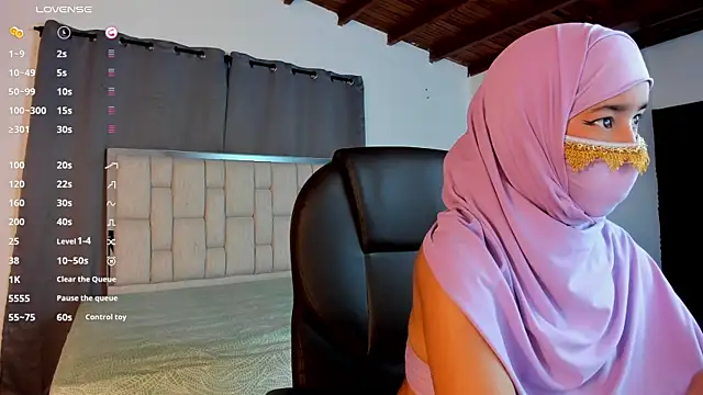 Snapshot of kalila_latif chatting on October 4, 2:46 am kalila latif online show from October 4, 2:46 am