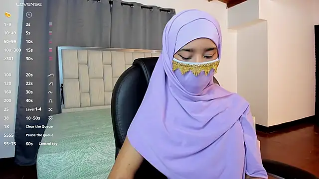 Snapshot of kalila_latif chatting on October 3, 2:48 am kalila latif online show from October 3, 2:48 am