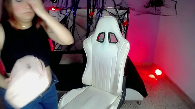 Snapshot of Isabela_saenz chatting on October 25, 3:49 am Isabela saenz online show from October 25, 3:49 am