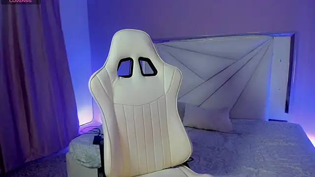 Snapshot of Isabela_saenz chatting on October 13, 12:12 am Isabela saenz online show from October 13, 12:12 am