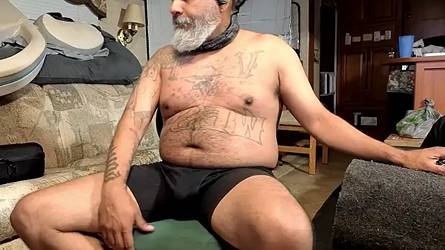 Snapshot of Clouds_4play chatting on October 28, 5:34 pm Clouds 4play online show from October 28, 5:34 pm