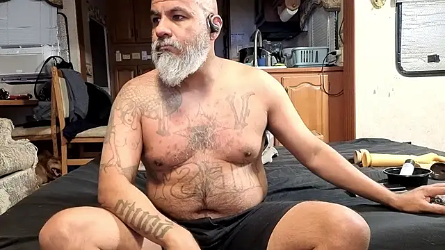 Snapshot of Clouds_4play chatting on October 30, 6:49 pm Clouds 4play online show from October 30, 6:49 pm