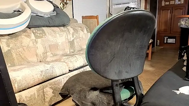 Snapshot of Clouds_4play chatting on October 28, 2:34 am Clouds 4play online show from October 28, 2:34 am