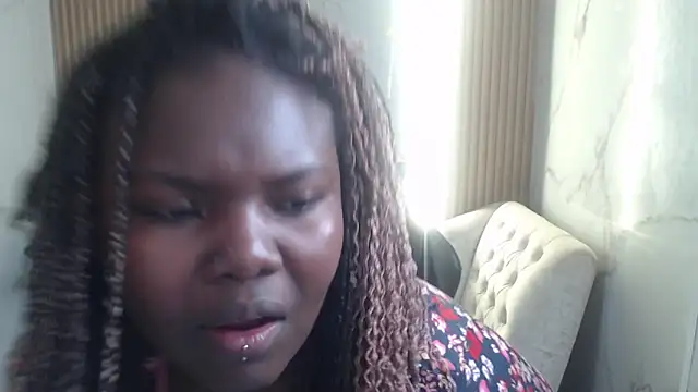 Snapshot of Soffia_b chatting on October 28, 3:18 am Soffia b online show from October 28, 3:18 am