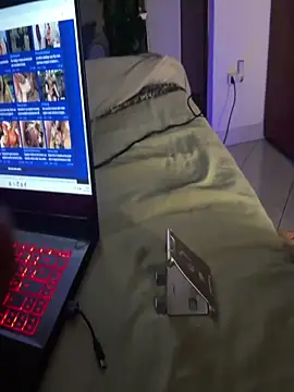 Snapshot of Argo1972 chatting on December 16, 12:04 am Argo1972 online show from December 16, 12:04 am