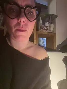 Snapshot of Reine_du_Vice84 chatting on February 1, 8:56 am Reine du Vice84 online show from February 1, 8:56 am