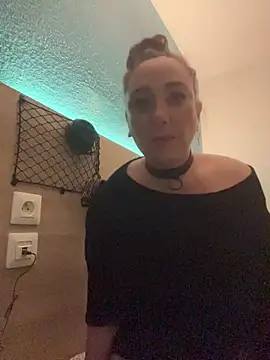 Reine du Vice84 online show from February 17, 7:44 pm