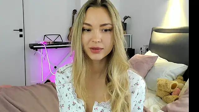 Kelly  Gray online show from April 8, 7:15 pm