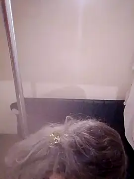 Snapshot of transreyna chatting on October 29, 1:37 am transreyna online show from October 29, 1:37 am