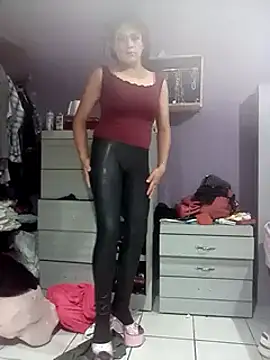 Snapshot of transreyna chatting on September 29, 10:33 am transreyna online show from September 29, 10:33 am