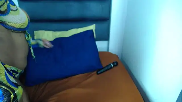 Juiceybileh online show from November 26, 9:42 am