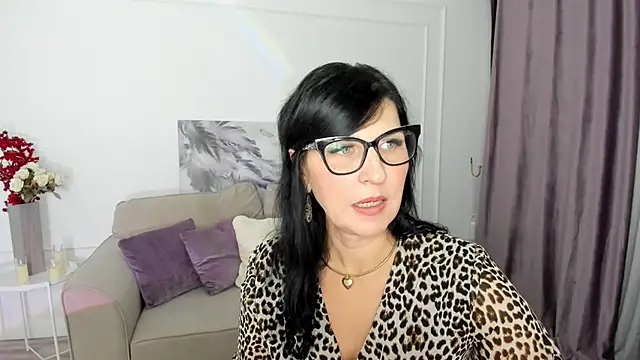 Moon Veloure1 online show from November 18, 3:54 am