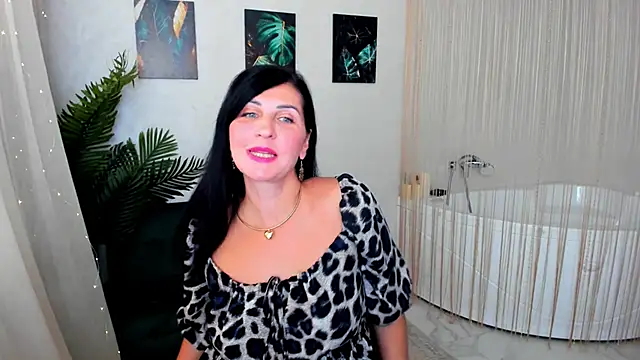Moon Veloure1 online show from September 29, 3:57 am