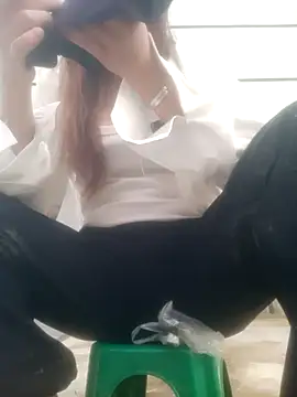 Snapshot of thienthanbabe chatting on September 24, 9:49 am thienthanbabe online show from September 24, 9:49 am