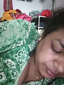 Snapshot of Deborbhavi222 chatting on June 18, 4:44 am Deborbhavi222 online show from June 18, 4:44 am