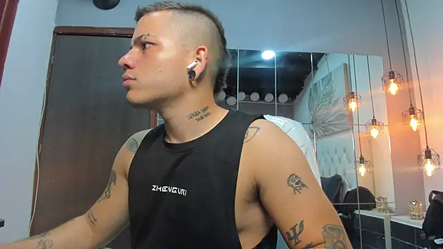 Snapshot of wildthor26 chatting on February 14, 4:45 am wildthor26 online show from February 14, 4:45 am