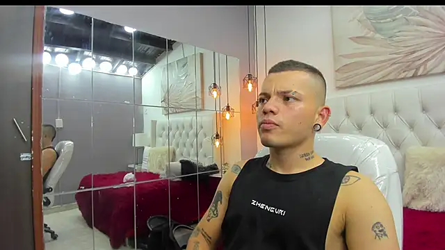 Snapshot of wildthor26 chatting on February 25, 5:40 am wildthor26 online show from February 25, 5:40 am