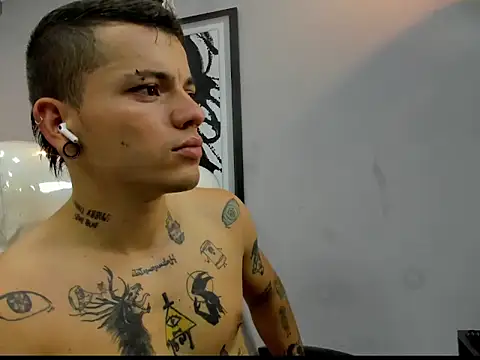 wildthor26 online show from October 20, 3:19 am