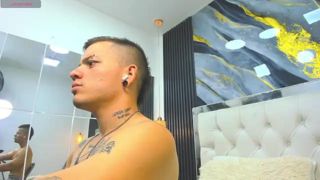 wildthor26 online show from October 29, 1:48 am