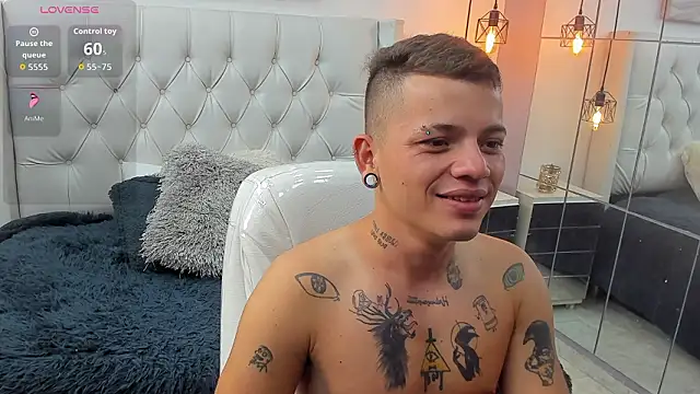 Snapshot of wildthor26 chatting on February 5, 3:35 am wildthor26 online show from February 5, 3:35 am