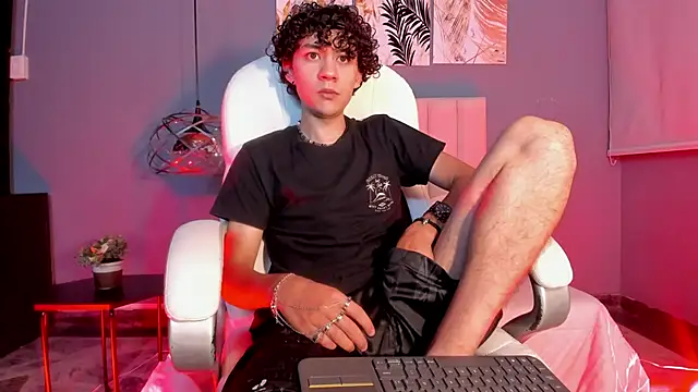 Snapshot of Helios_Obscuro chatting on November 8, 4:16 am Helios Obscuro online show from November 8, 4:16 am