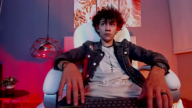 Snapshot of Helios_Obscuro chatting on November 11, 5:35 am Helios Obscuro online show from November 11, 5:35 am