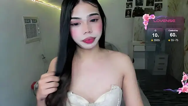 Snapshot of Lovely_naughtyLeii chatting on February 19, 3:25 am Lovely naughtyLeii online show from February 19, 3:25 am