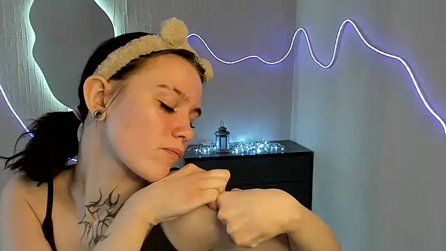 Snapshot of Elastikisss chatting on March 2, 5:08 am Elastikisss online show from March 2, 5:08 am