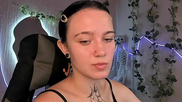Snapshot of Elastikisss chatting on July 17, 7:27 am Elastikisss online show from July 17, 7:27 am