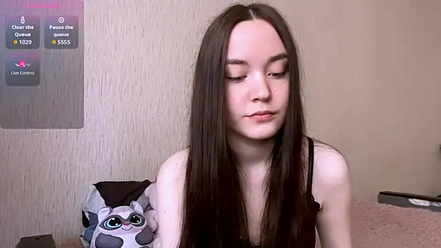 Snapshot of VividSienna chatting on May 3, 5:45 am VividSienna online show from May 3, 5:45 am