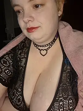 Snapshot of Katy2323 chatting on November 8, 8:01 pm Katy2323 online show from November 8, 8:01 pm