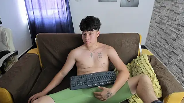 daniel leon online show from April 26, 6:49 pm