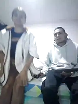 Snapshot of Carlandelli1 chatting on December 5, 3:27 am Carlandelli1 online show from December 5, 3:27 am