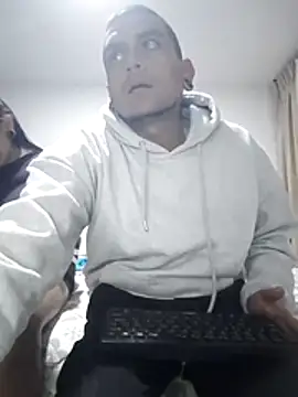 Snapshot of Carlandelli1 chatting on December 3, 3:07 am Carlandelli1 online show from December 3, 3:07 am