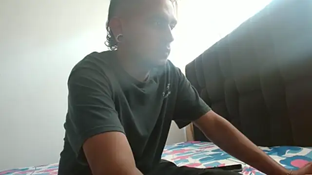 Snapshot of Carlandelli1 chatting on October 25, 2:39 pm Carlandelli1 online show from October 25, 2:39 pm