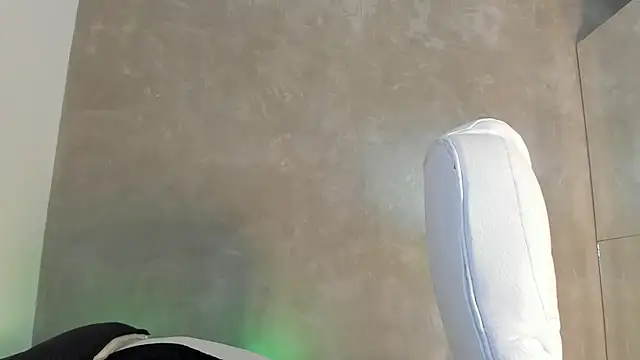 dylan cross  online show from November 18, 11:24 am