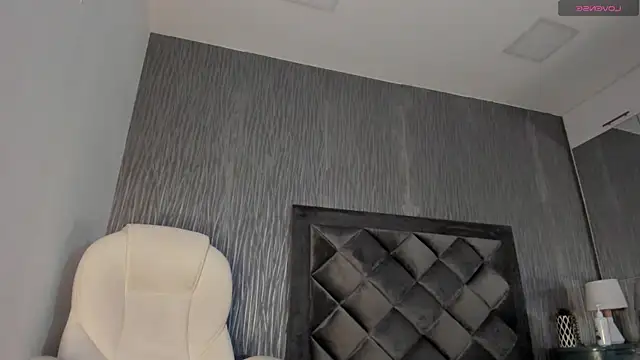 dylan cross  online show from October 26, 11:10 am