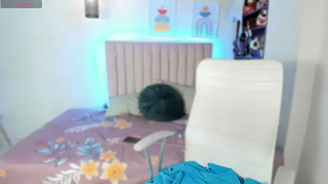 Snapshot of danika_moriii chatting on November 9, 8:35 pm danika moriii online show from November 9, 8:35 pm