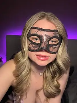 Snapshot of Cherrycolada chatting on February 5, 10:05 pm Cherrycolada online show from February 5, 10:05 pm