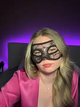 Snapshot of Cherrycolada chatting on February 9, 9:57 pm Cherrycolada online show from February 9, 9:57 pm