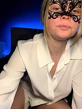 Snapshot of Cherrycolada chatting on January 9, 10:17 pm Cherrycolada online show from January 9, 10:17 pm